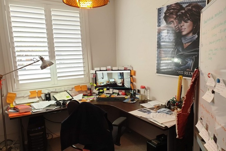 Vlaamse Auteur Vindt Inspiratie in Digitale Stilte